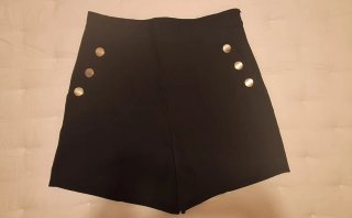 Bermuda Zara Negra Botones Dorados