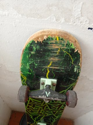 Skate Creature 8.0 + Venture trucks and wheels