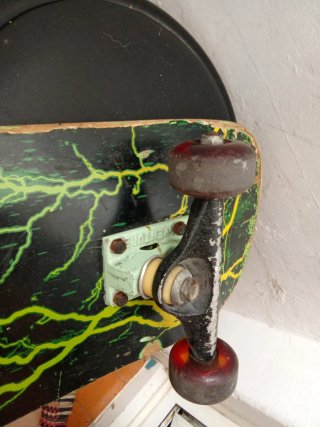 Skate Creature 8.0 + Venture trucks and wheels