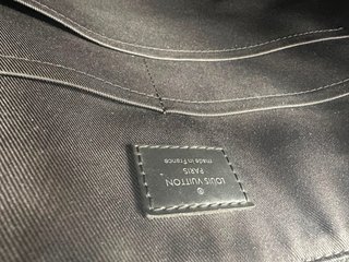 Maletín Louis Vuitton Explorer Gris