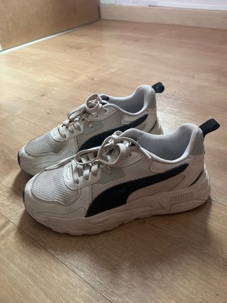 Zapatillas Puma Blancas y Negras