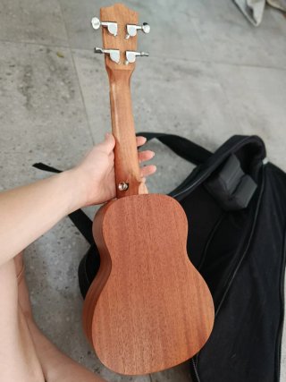 Ukelele Soprano Hricane con funda y compelmentos