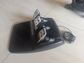 Volante Logitech G29 con Pedales y palanca