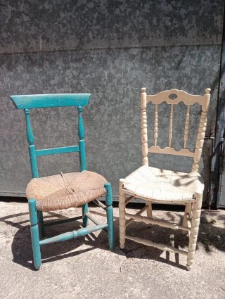 Juego de 2 sillas antiguas de madera