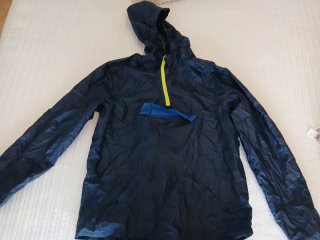 Impermeable niño azul. Talla 10-12