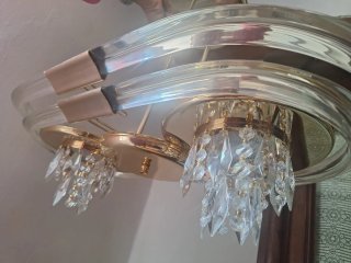 Lámpara de techo ovalada de cristal y oro. Luz led