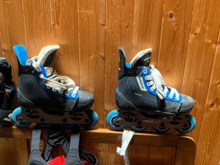 Equipo hockey patines. Patines número 36, tallas S
