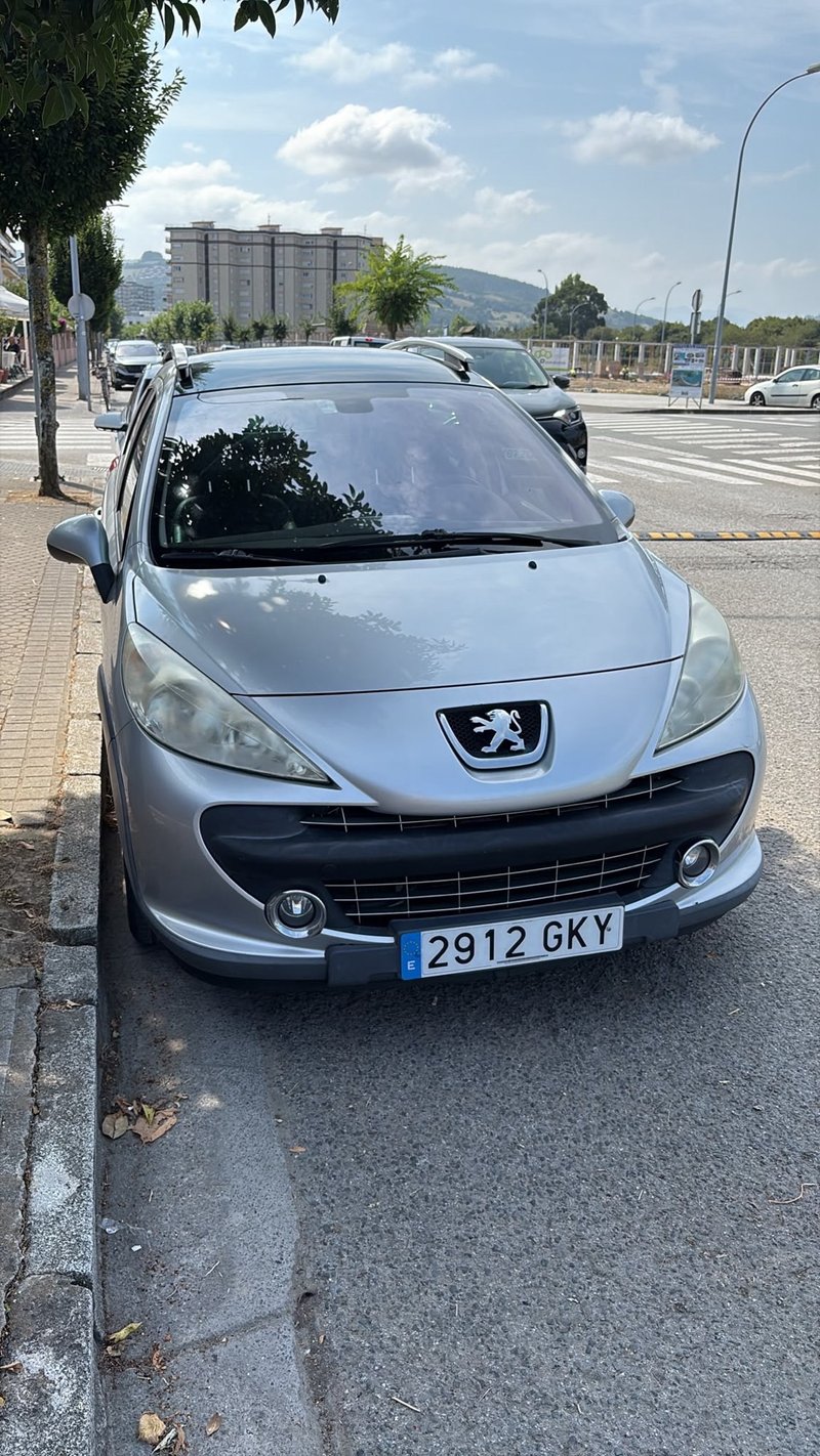 Peugeot 207 - foto 1