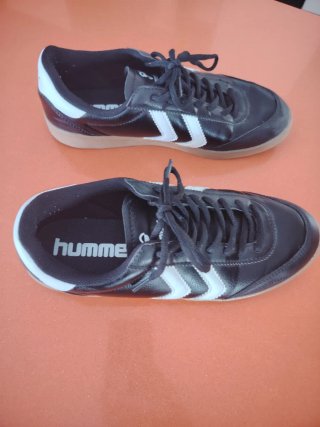 Zapatillas Hummel Negras y Blancas 8