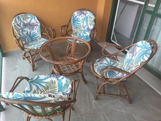 Conjunto mesa y 4 sillones bambú