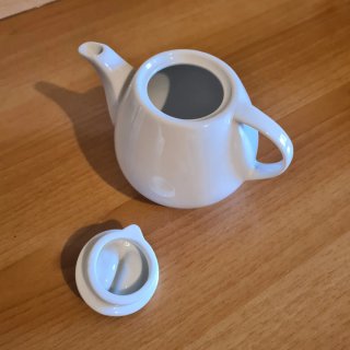 Teiera bianca in ceramica