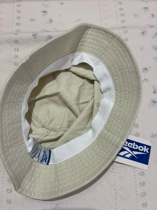 Cappello bucket Reebok vintage beige