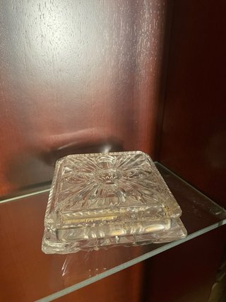 Preciosa cajita de cristal tallado