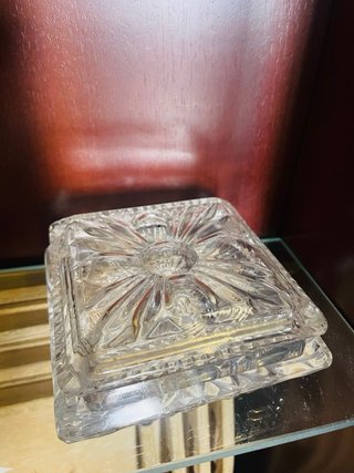 Preciosa cajita de cristal tallado