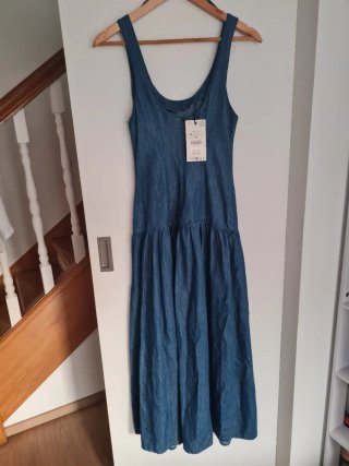 Vestido vaquero midi Zara