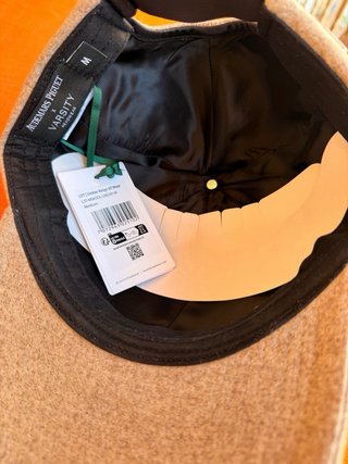 Gorra Audemars Piguet x Varsity Beige