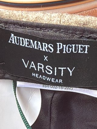 Gorra Audemars Piguet x Varsity Beige