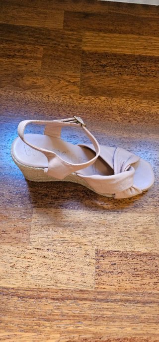 Sandalias cuña rosa