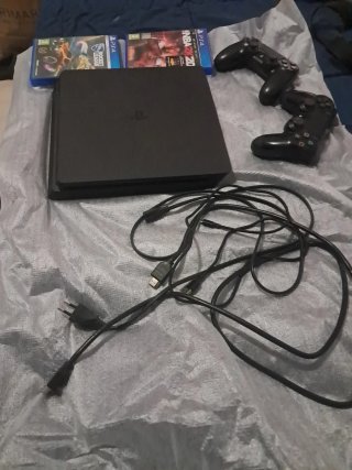 PS4 + 2 Mandos + 2 Juegos