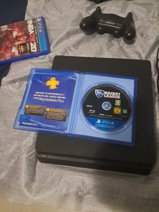 PS4 + 2 Mandos + 2 Juegos