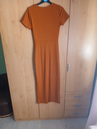 Vestido naranja largo con detalle anilla