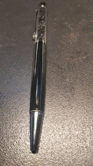 Penna con minerali viola