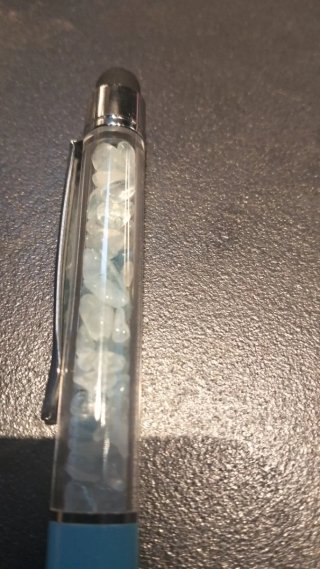 Penna con minerali viola