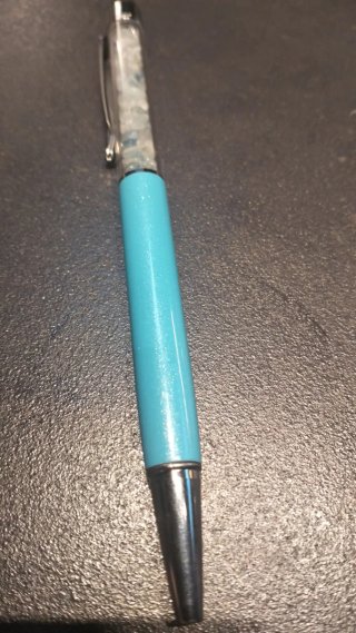 Penna con minerali viola