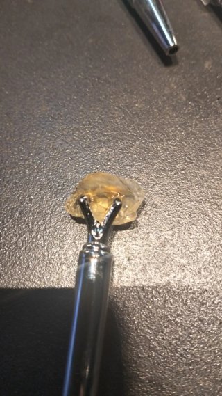 Penna con minerali viola