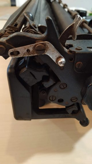 Máquina de escribir Hispano M40