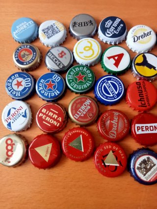 Collezione 47 tappi di birra diversi vari nazioni