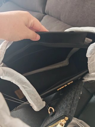 Conjunto Bolso Michael Kors Negro y Dorado
