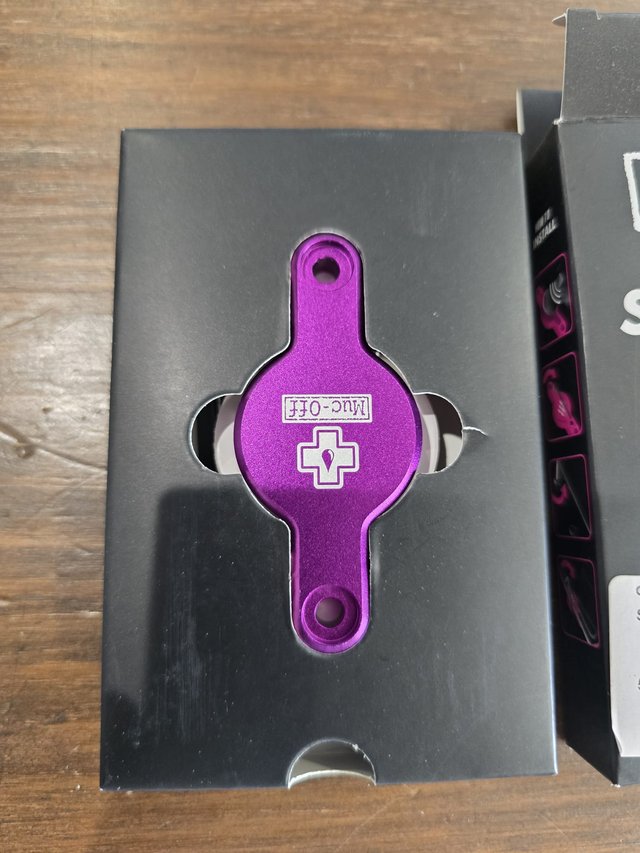 Muc-Off Soporte Secure Tag Holder Lila