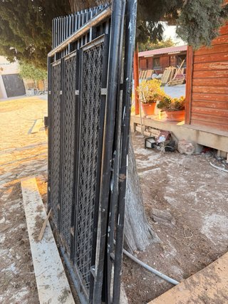 Puerta de hierro para jardín