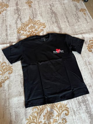 Camiseta Nude Project