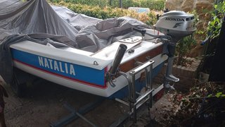 Barco velero vela ligera Pastinaca con motor honda