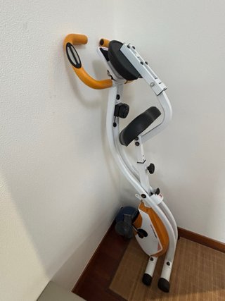 Bicicleta Estática Blanca y Naranja