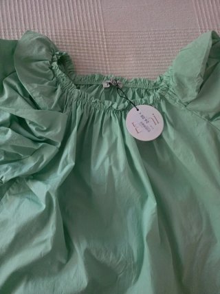 Blusa verde algodón mangas abullonadas