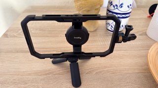 Jaula SmallRig para Móvil con Mini Trípode