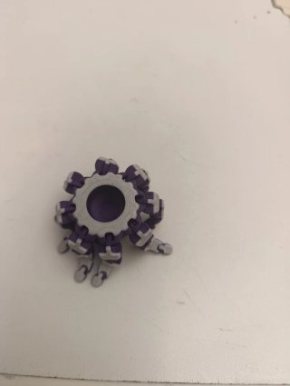 Pulpo articulado morado juguete