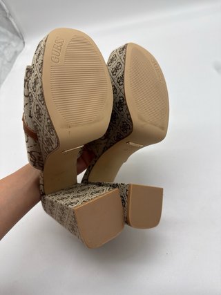 Guess XANTHE 2 Sandalias Plataforma Doradas