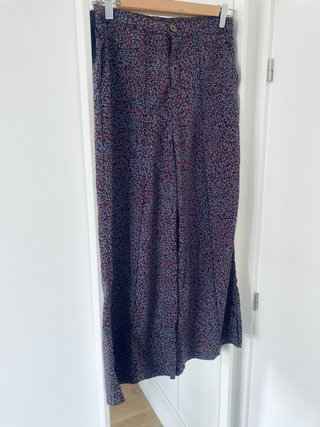 Conjunto camisa y pantalón estampado. Talla  U S/M