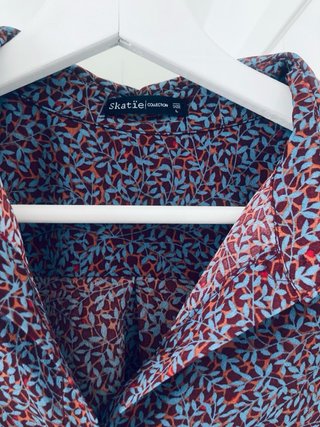 Conjunto camisa y pantalón estampado. Talla  U S/M