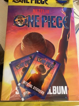 Album One Piece Netflix con 2 pacchetti