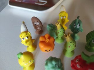 Lote 13 figuras Stikeez verduras