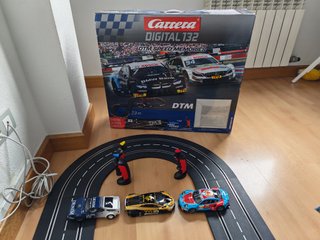 Circuito Carrera Digital 124 + 3 Coches y Mandos