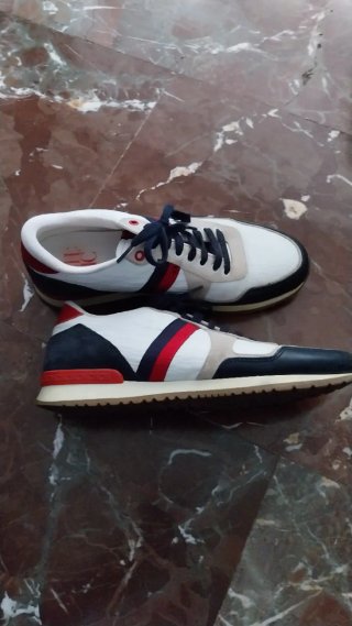 Deportivas Carolina Herrera Blancas y Rojas