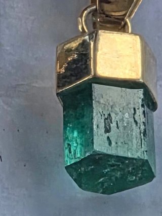 Colgantes Esmeralda y Oro 37.50 ct