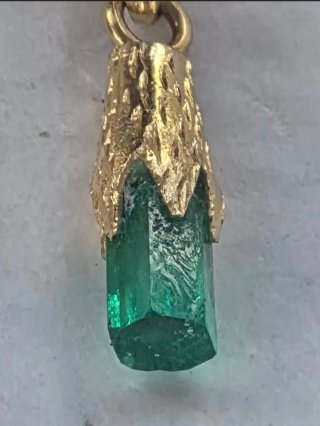 Colgantes Esmeralda y Oro 37.50 ct