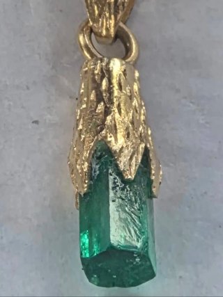 Colgantes Esmeralda y Oro 37.50 ct